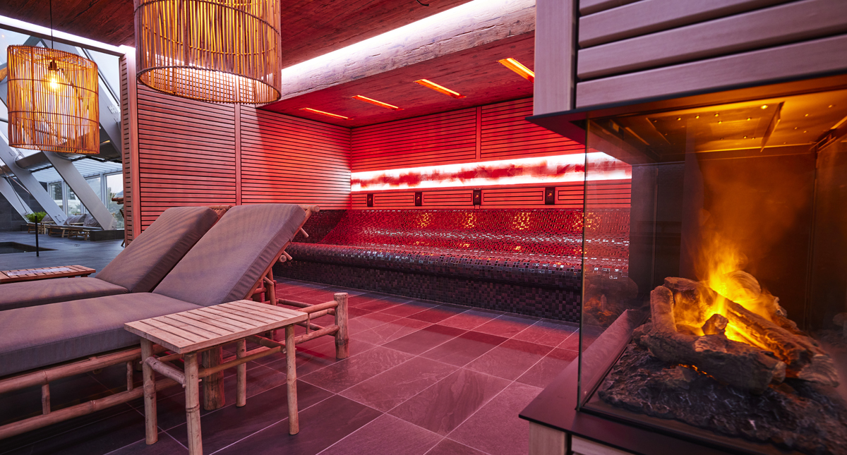 Livsnyder i badeland med spa og velvære